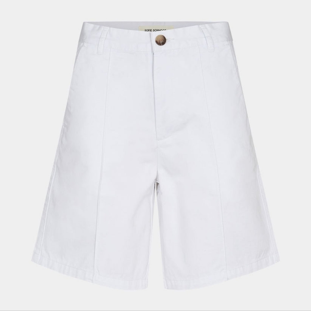 🌼 NWT SOFIE SCHNOOR shorts in white
